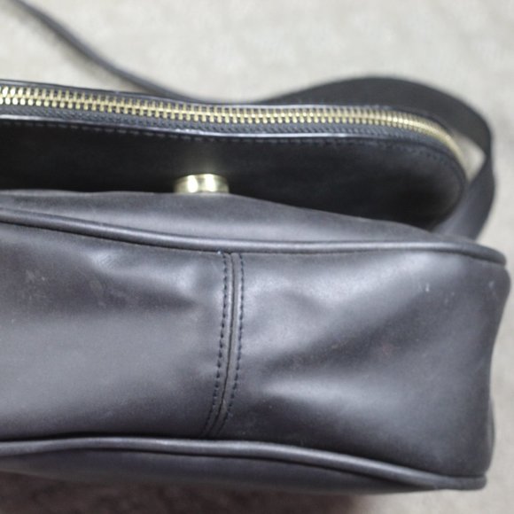 Steve Madden Medium Size Rounded Black Crossbody Purse - LIKE NEW - Picture 5 of 9